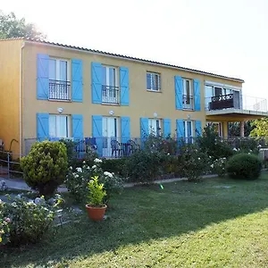 Les Cavalets Отель